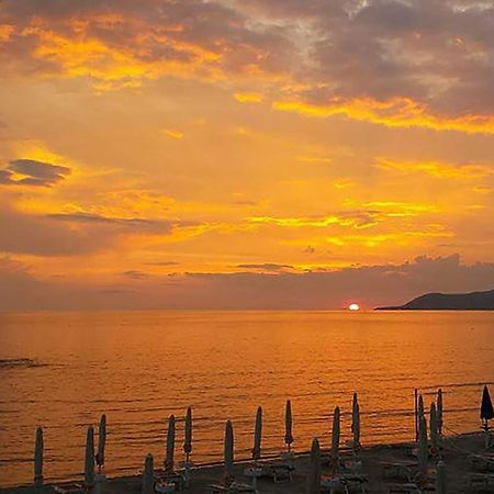 Hotel E Residence Il Faro Acciaroli Dış mekan fotoğraf